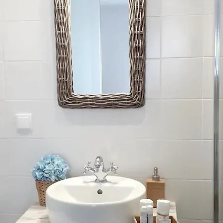 With 4 Bedrooms In With Wonderful Mountain View Private Pool Enclosed Garden 5 Km From The Beach Βίλα Μάφρα