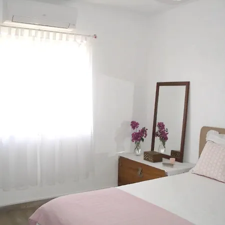 With 4 Bedrooms In With Wonderful Mountain View Private Pool Enclosed Garden 5 Km From The Beach Βίλα Μάφρα
